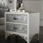 mesilla de noche plateada